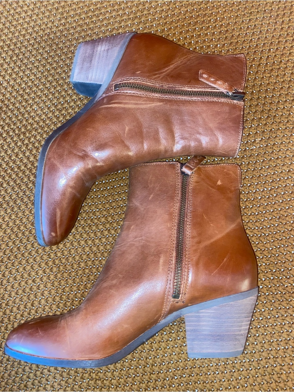 Frye Meghan Chestnut Brown Leather Ankle Booties with Block Heel. - Picture 10 of 16